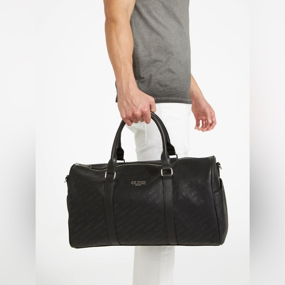 New GUESS Logo Travel/Duffle Bag - Picture 1 of 9